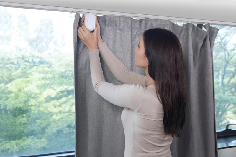 Window Curtain Fixing in Dubai